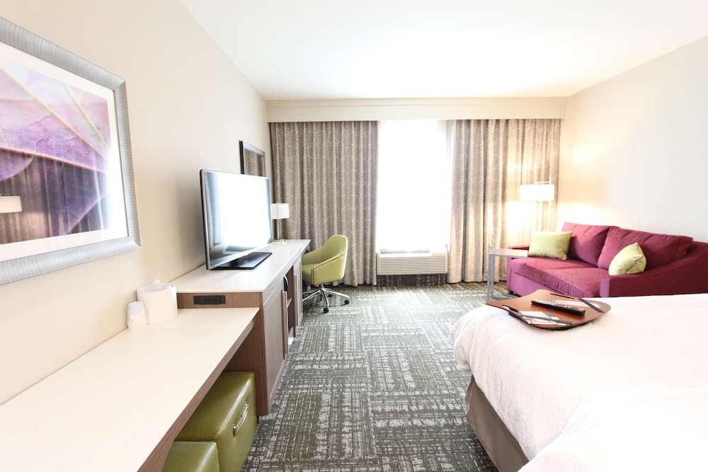 Hampton Inn & Suites Dallas Market Center - photo 16