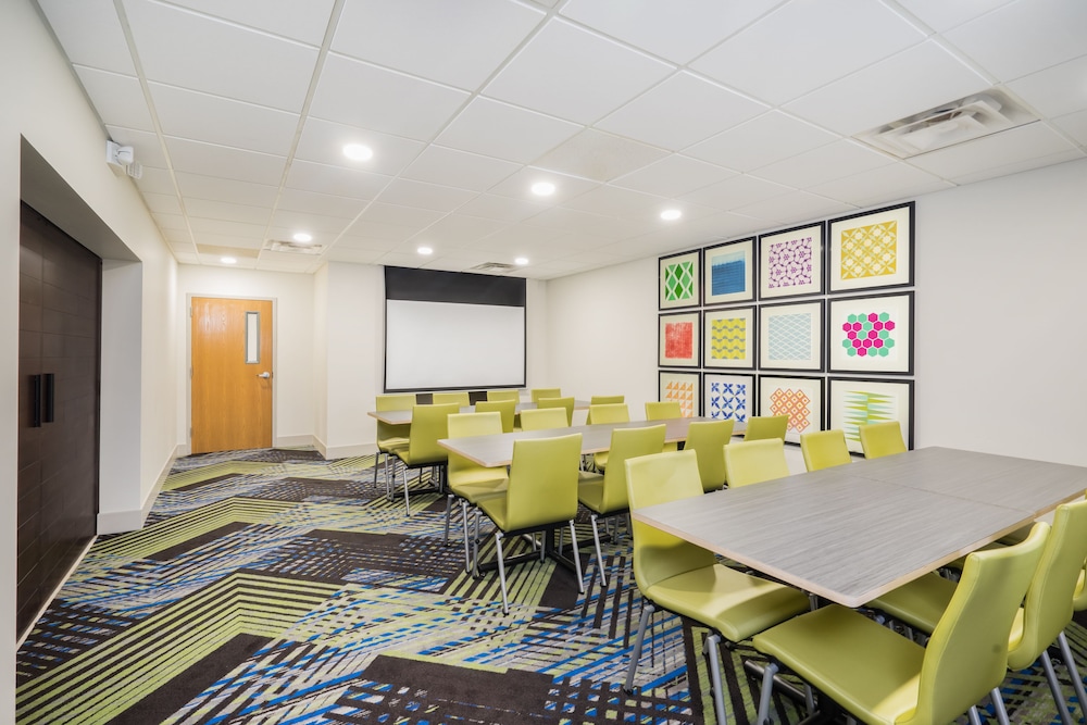 Holiday Inn Express Hotel & Suites Louisville East by IHG - photo 37