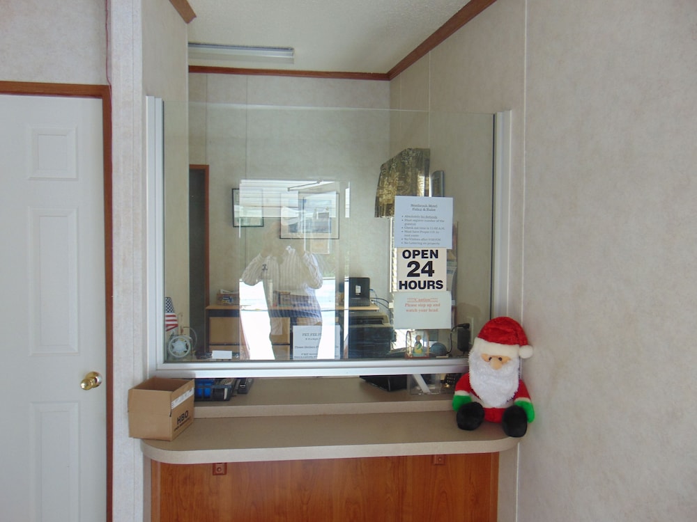 Westbrook Motel - photo 3