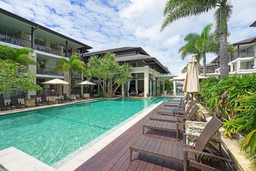 Luxury Resort Studio with Pool Footsteps to Beach — hotel in Casuarina