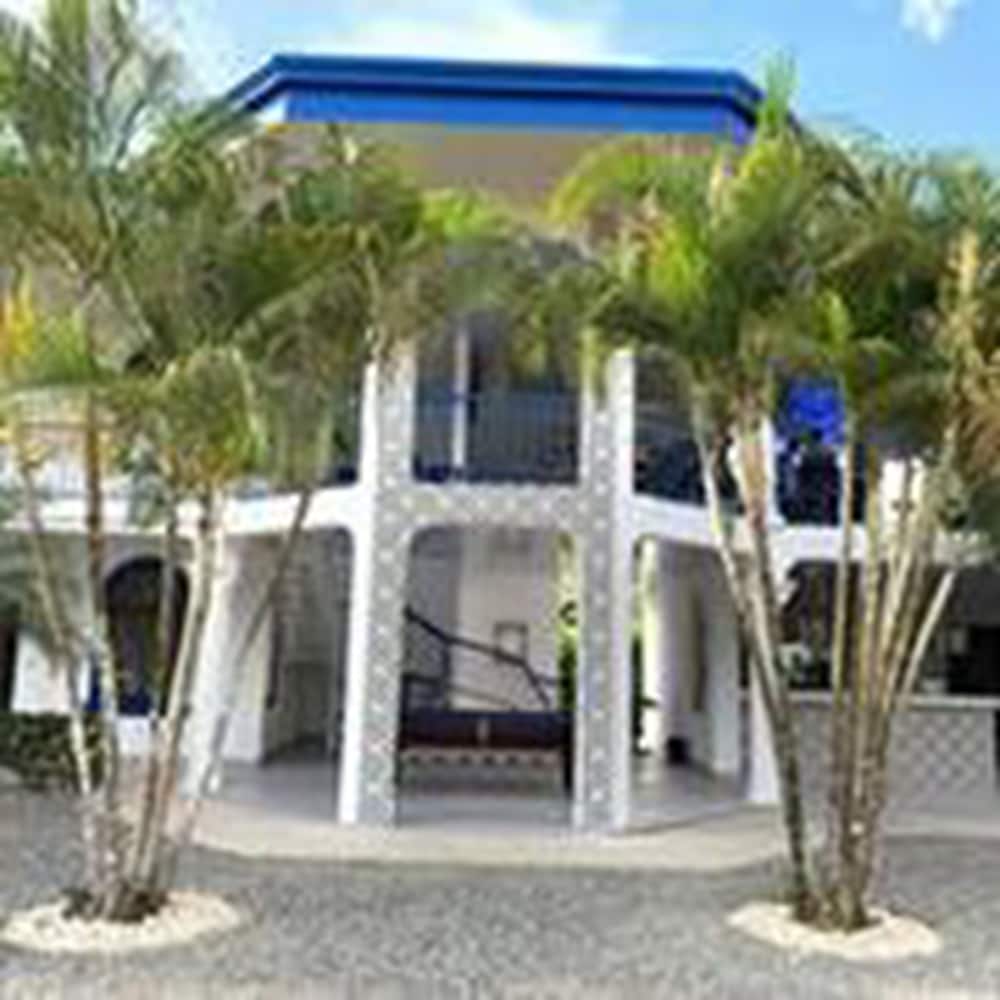 Hotel Las Palmas — hotel in Ciudad Cortes