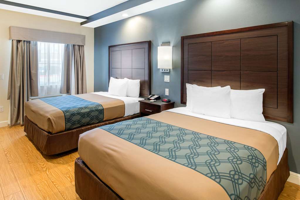 Econo Lodge Inn & Suites Houston Willowbrook - photo 9