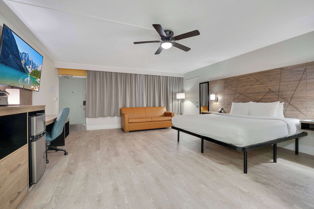 Quality Inn & Suites Airport Cruise Port Hollywood - photo 33