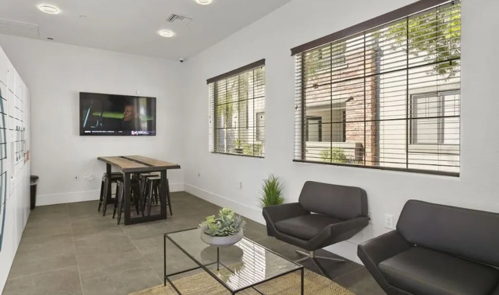 Zone Luxe — Glendale — photo 2