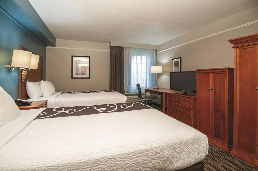 La Quinta Inn by Wyndham San Antonio Brooks City Base - photo 11