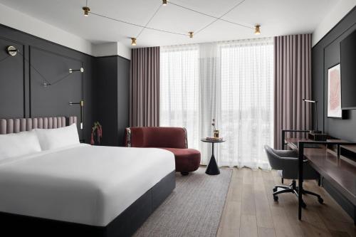 Renaissance Milwaukee West Hotel - photo 10