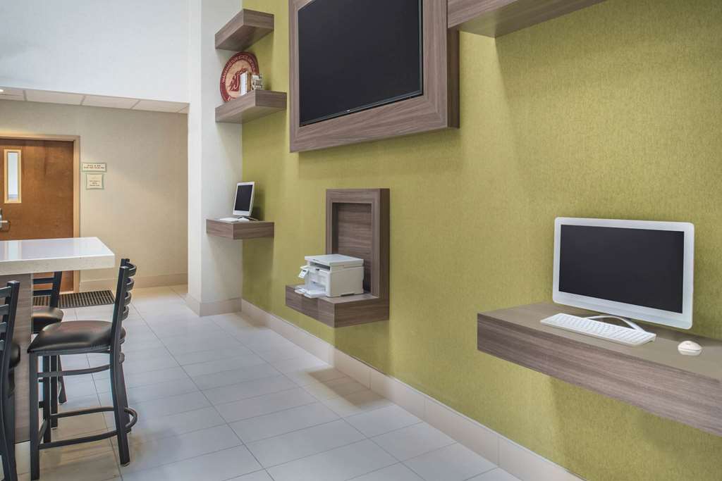 La Quinta Inn & Suites by Wyndham Moscow Pullman - photo 29