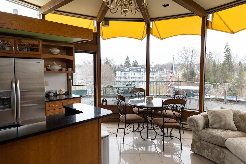 Weathervane Terrace Inn and Suites - photo 15