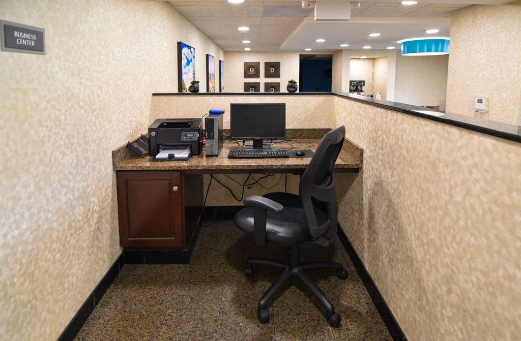 Best Western Plus Indianapolis North at Pyramids - photo 4