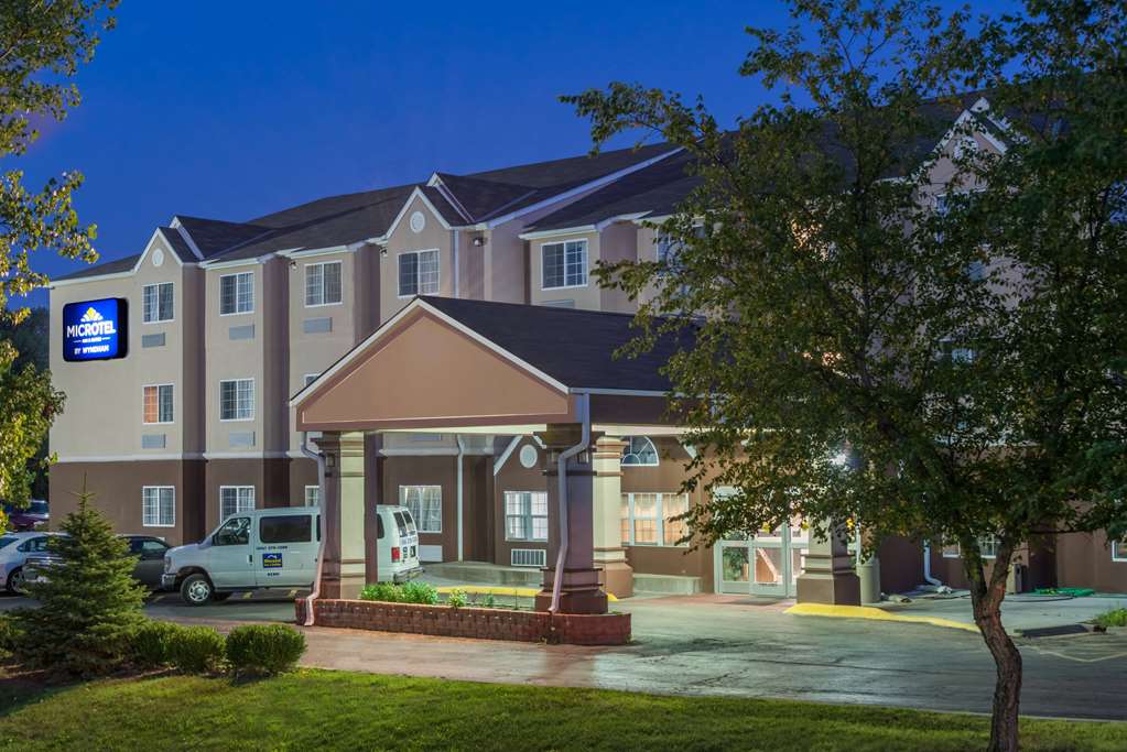 Microtel Inn & Suites by Wyndham Kansas City Airport - photo 3