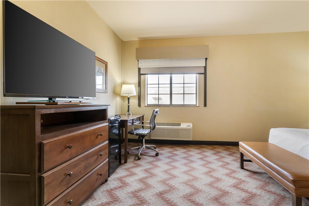 Best Western Plus Cimarron Hotel & Suites - photo 29