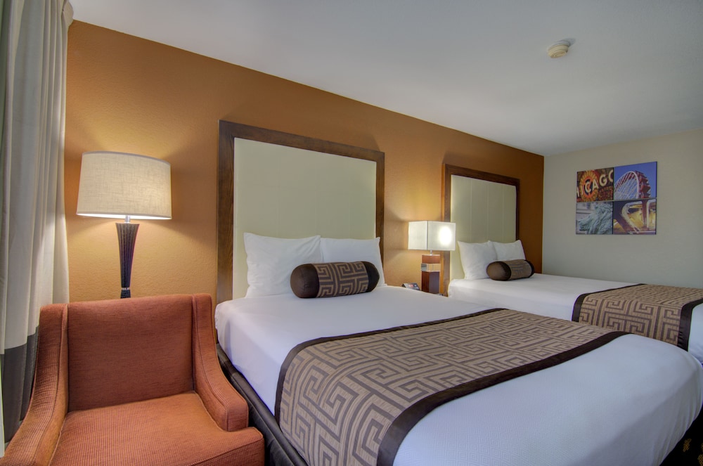 Westbridge Inn & Suites - photo 3