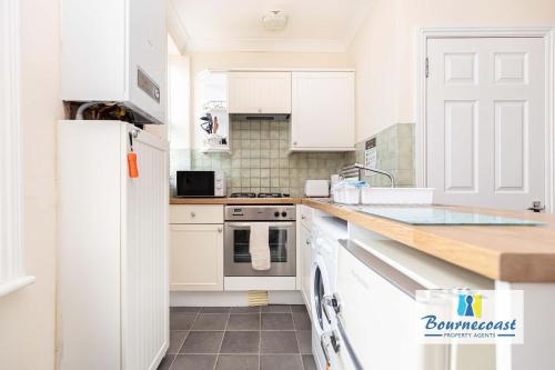 Southern Escape By Bournecoast A One Bedroom Apartment Just A Short Walk From The Sandy Beaches Or Shops Fm746 — 4-Star Luxury Hotel in Bournemouth, United Kingdom