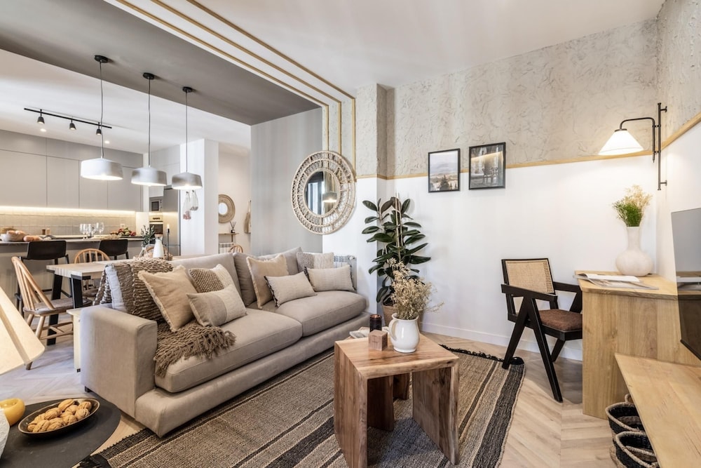 Marbore 4 Bedrooms Apartment in Trafalgar Madrid