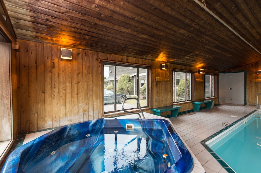 Commodores Inn - photo 36