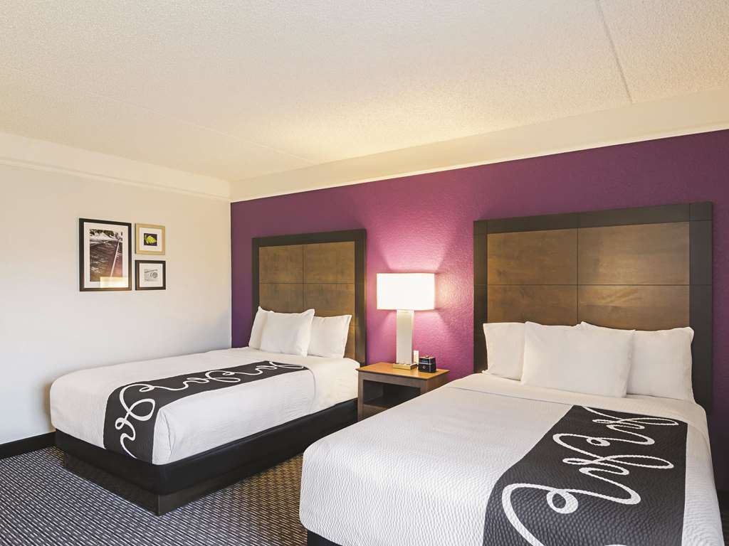 La Quinta Inn & Suites by Wyndham Denver Airport DIA - photo 26
