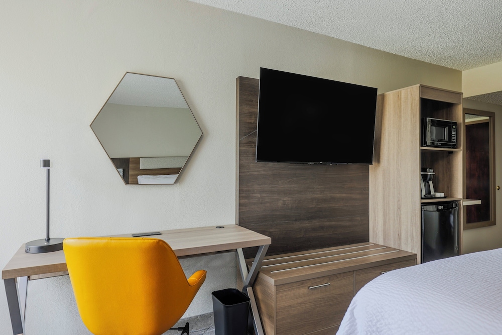 Holiday Inn Express Burlington by IHG - photo 15