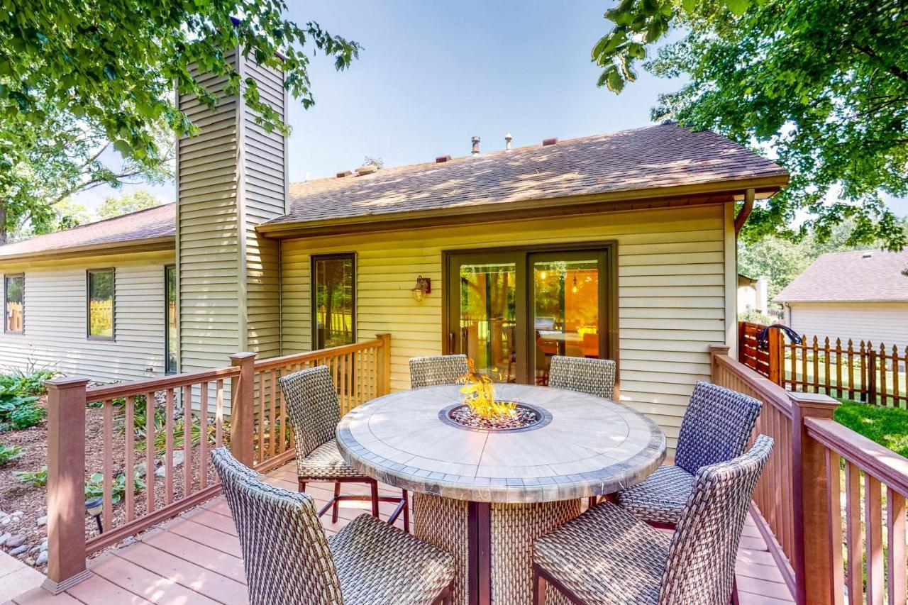 Dog Friendly Yard Family Retreat In Fort Wayne — Fort Wayne
