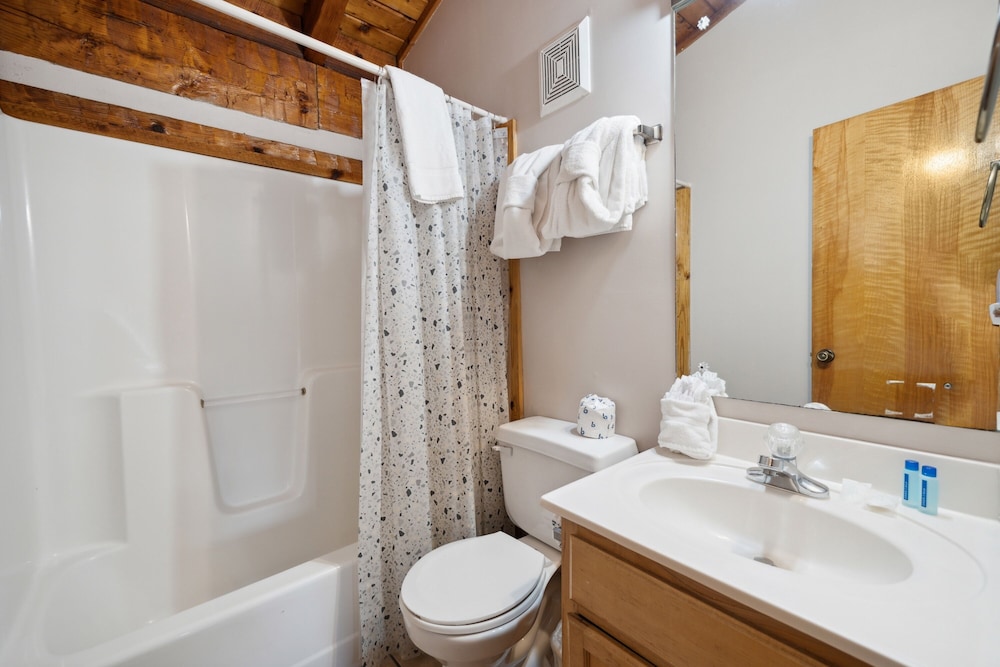 Together Always 1 Bedroom Cabin by Heavenly Views Resort - photo 14