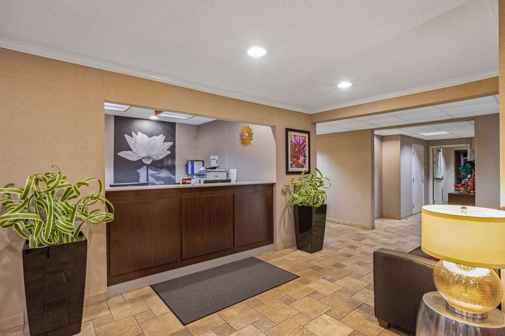 La Quinta Inn & Suites by Wyndham N Little Rock McCain Mall - photo 8
