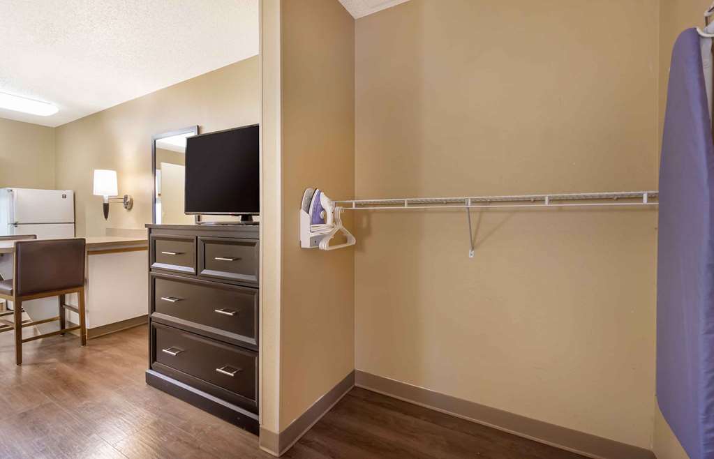 Extended Stay America Suites Seattle Bellevue Factoria - photo 9