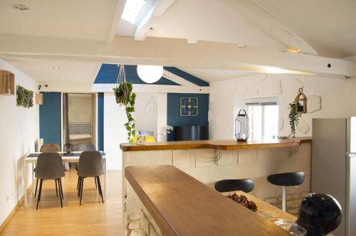 Magnolia 6 Min de la Gare Baignoire Balneo Wifi Gratuit — hotel in Melun