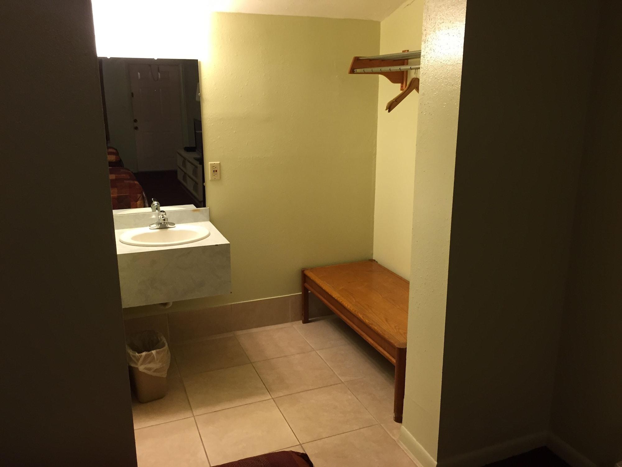 Sebring Inn - photo 29
