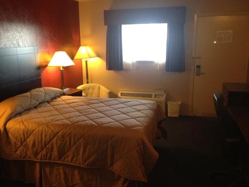 Colonial Inn Monahans - photo 7