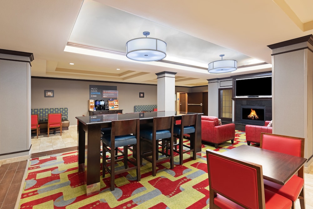 Holiday Inn Express & Suites Floresville by IHG - photo 27