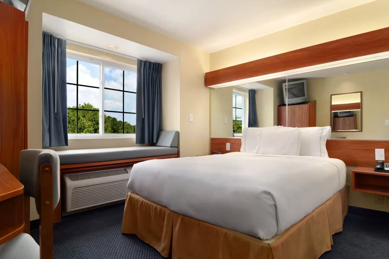 Microtel Inn & Suites by Wyndham Huntsville - photo 11