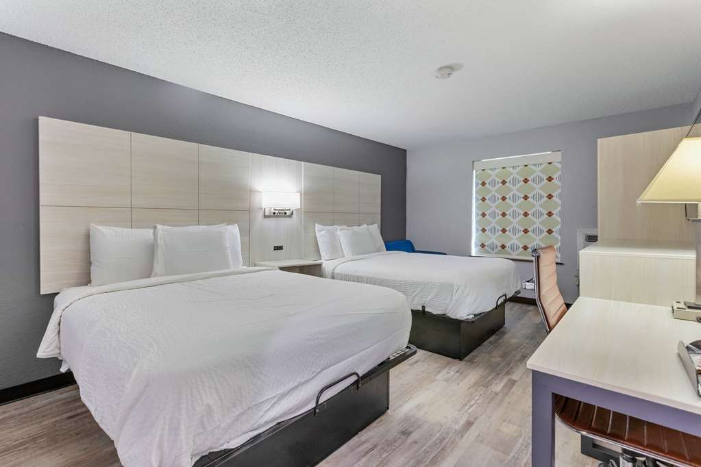 Days Inn by Wyndham Savannah Gateway I 95 - photo 11