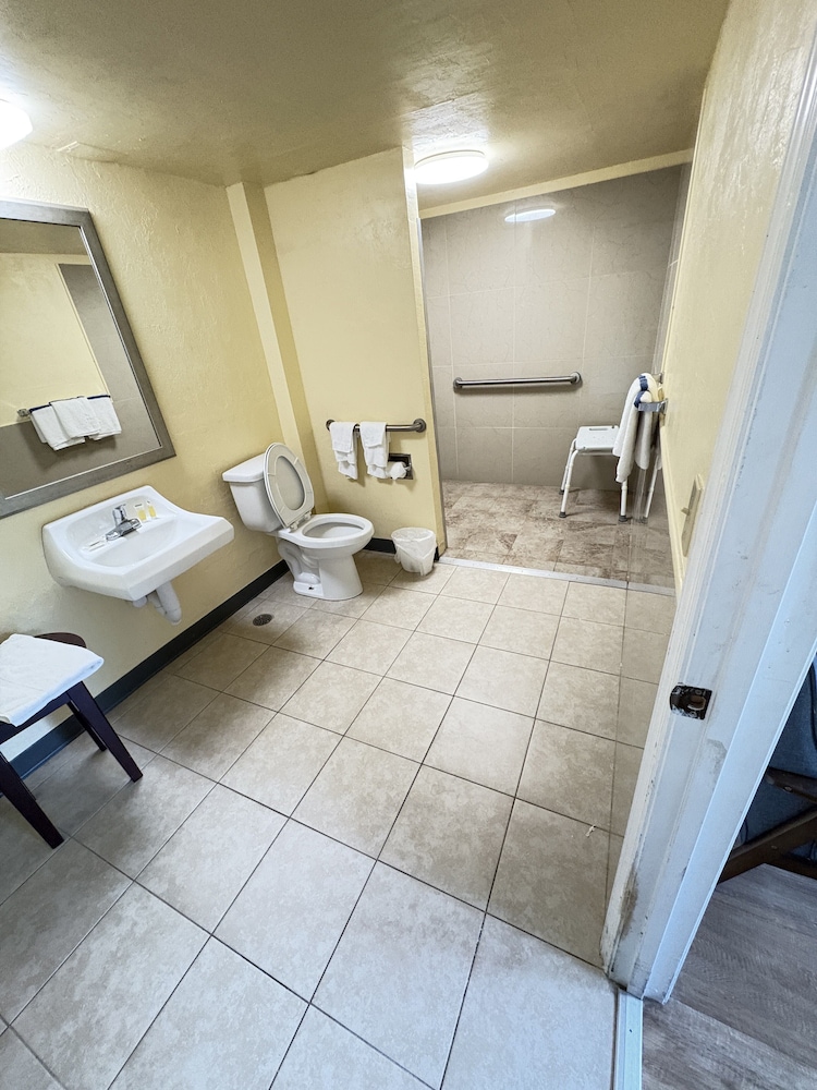 University Inn - photo 13