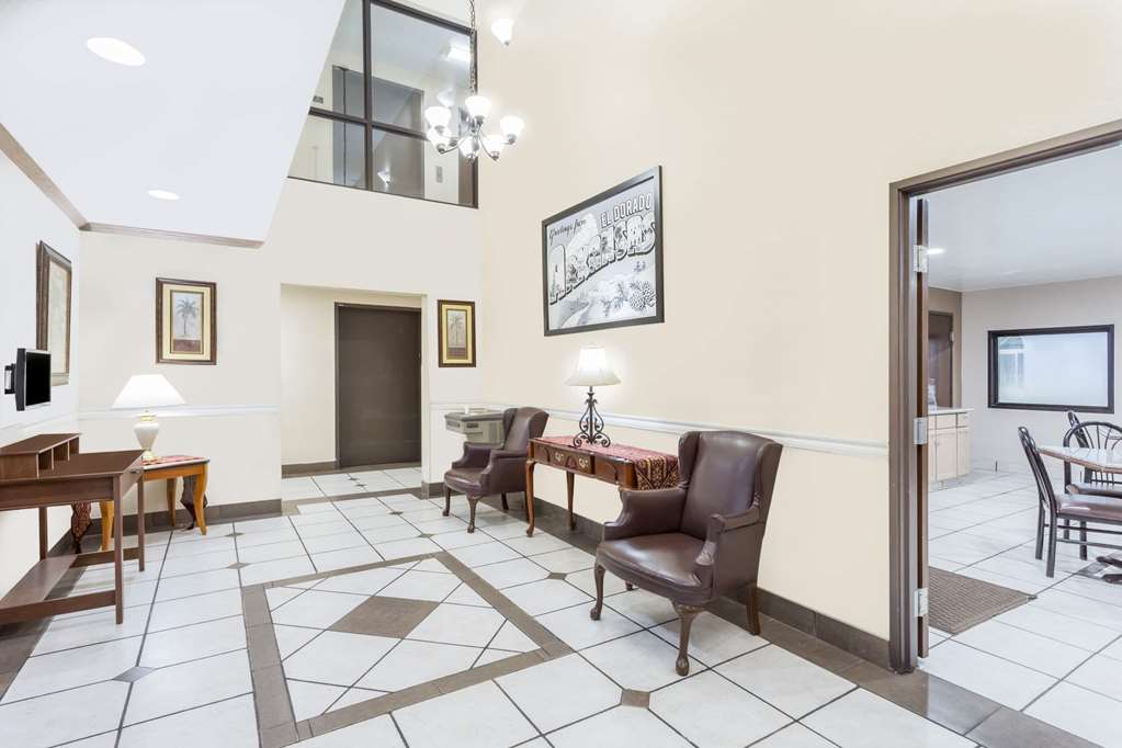 Super 8 by Wyndham El Dorado - photo 2