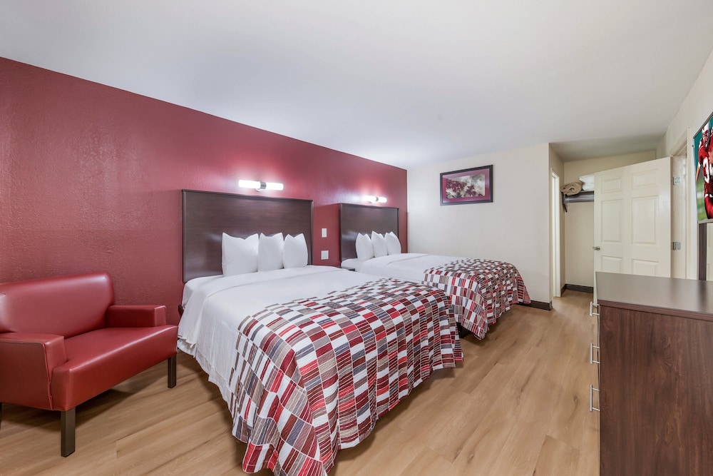 Red Roof Inn & Suites Denton - photo 11
