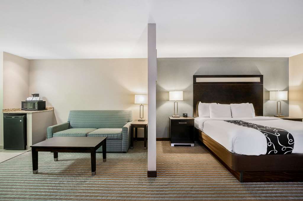 La Quinta Inn & Suites by Wyndham Glendive - photo 32