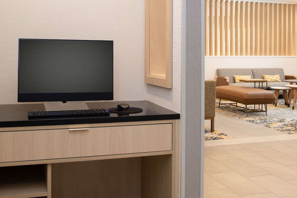 TownePlace Suites by Marriott Eugene - photo 25