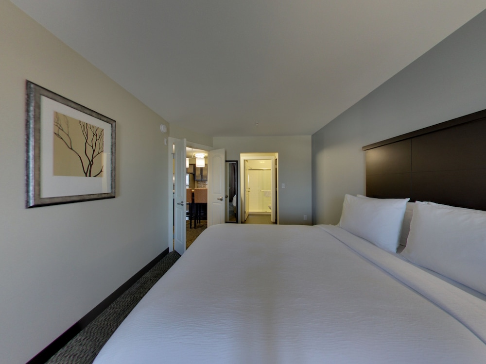 Staybridge Suites Madison Fitchburg - photo 32