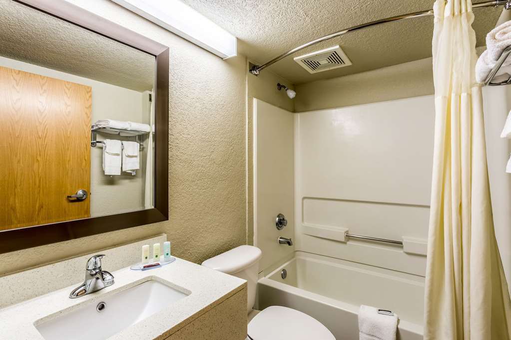 Quality Inn & Suites El Paso I 10 - photo 24