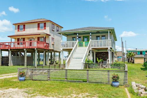 Surf & Turf Laid Back Slice of Island Life — 4-Star Luxury Hotel in Surfside Beach, United States