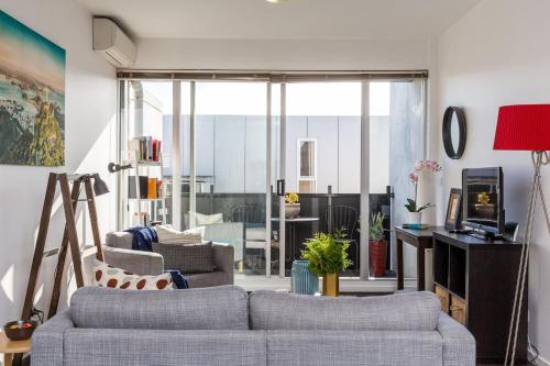 'Fitzroy Max' Easygoing Urban Pad off Brunswick St — 4-Star Luxury Hotel in Melbourne, Australia