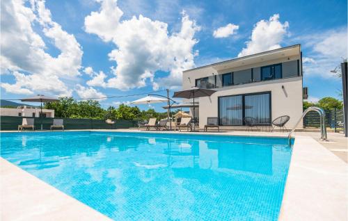 4 Bedroom Stunning Home In Grubine — 5-Star Luxury Hotel in Grubine, Croatia