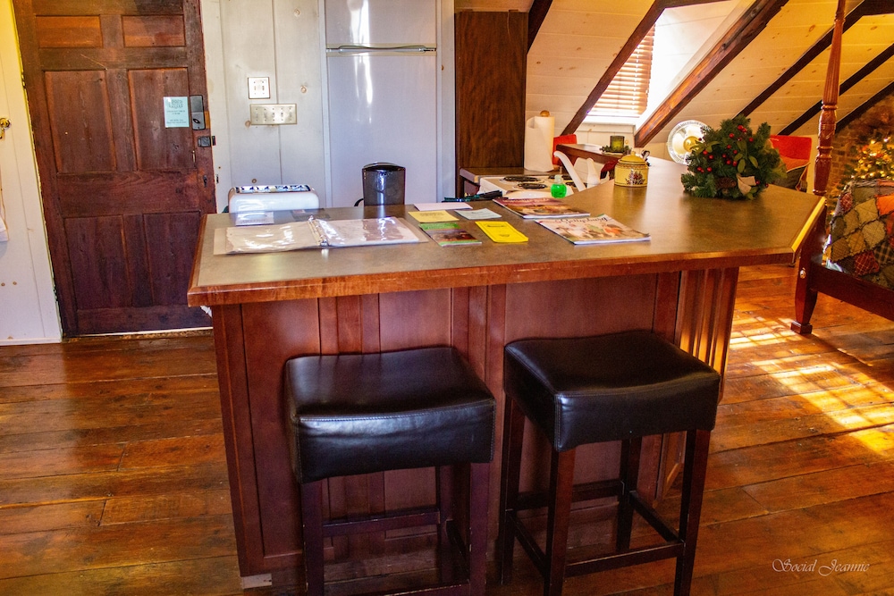 Inn at Lincoln Square - photo 15