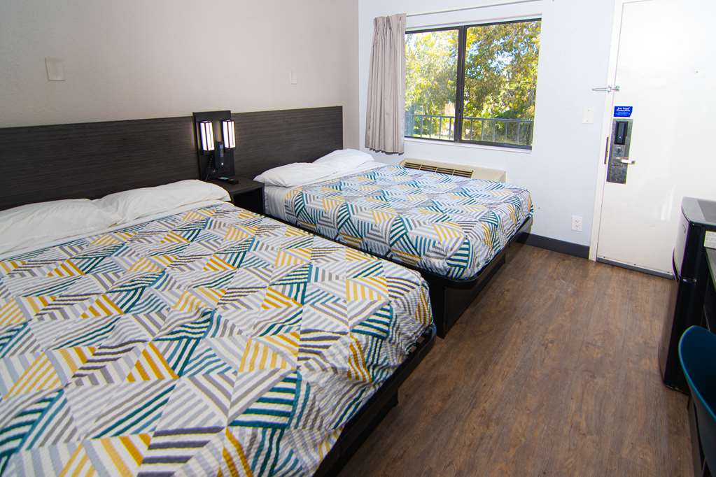 Motel 6 Lantana - photo 10