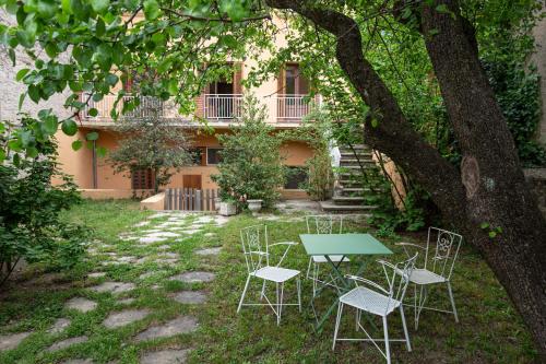 El Jardi De Can Prat — Ripoll