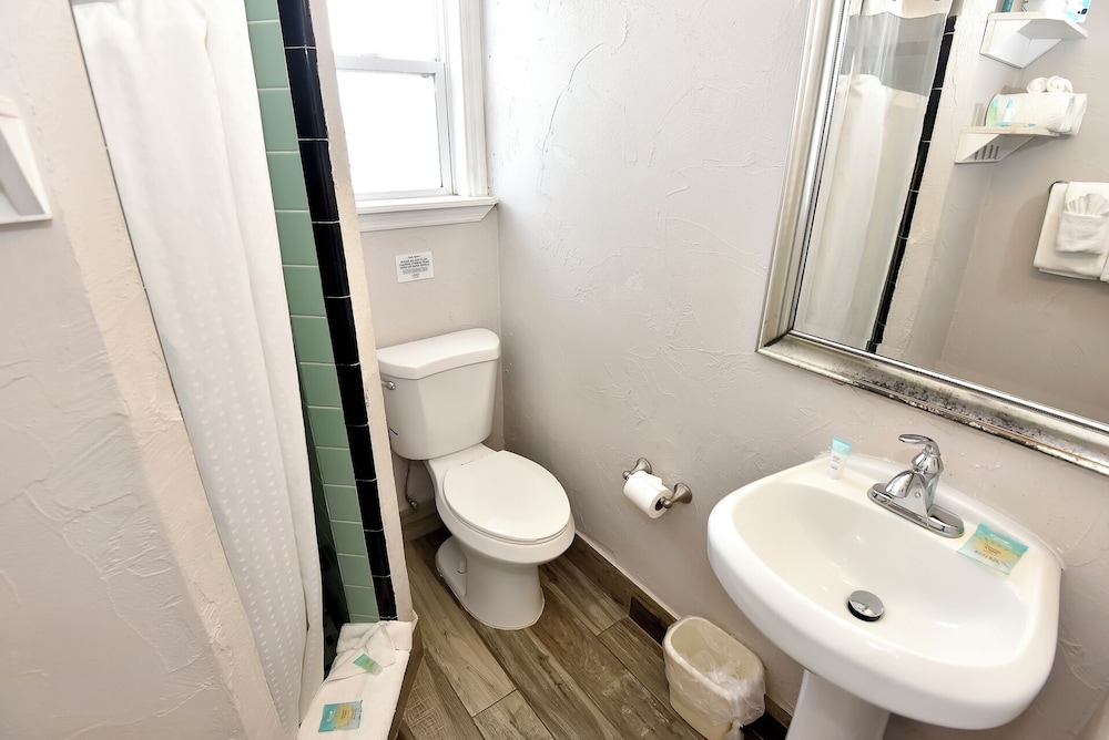 Shoreline Suites & Cabana Cottages - photo 97