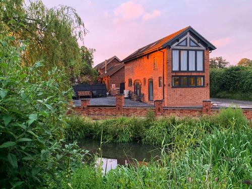 The Ash Loft - carbon neutral hotel in Crewe