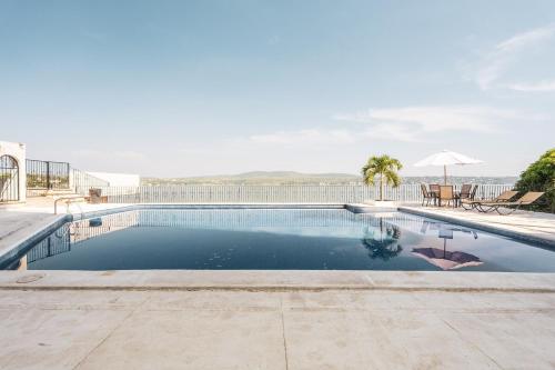 Apartment In A Lakefront Hotel — Tequesquitengo