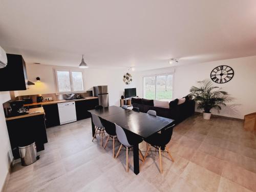 Le Bonheur Est Dans Le Pre. — hotel in Saint-Romain-Sur-Cher