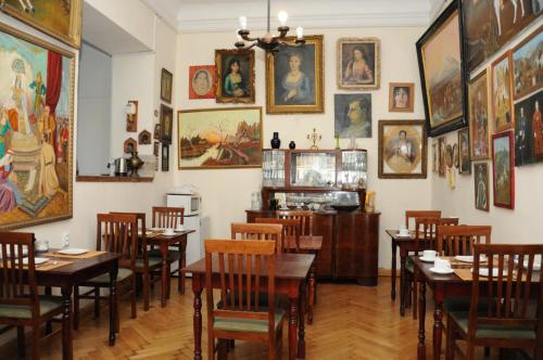 Gutsa Artists Guest House