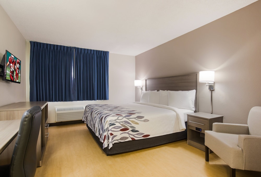 Red Roof Inn Lawrenceburg - carbon neutral hotel in Lawrenceburg